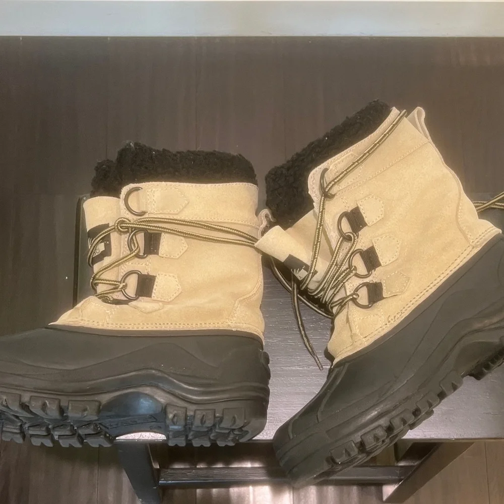 Itasca Men's Size 7 Black and Cream Snow Boots - Like New
